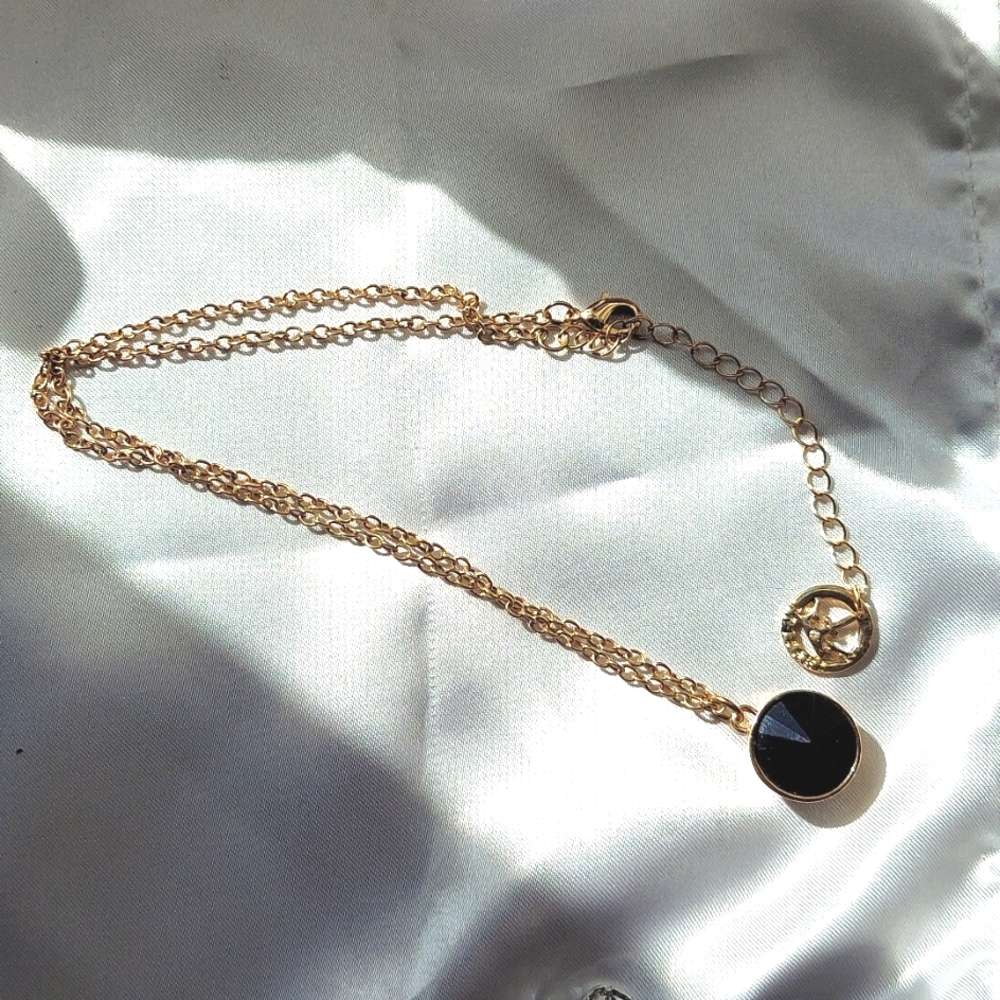Crown Trifari Necklace and Earrings Set with Black Rivoli Stones - Picture 3 of 4